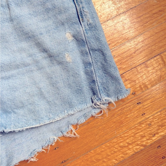 Levi’s Ribcage Shorts - Picture 9 of 9